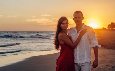 Signs of Flirting: How to really tell if someone likes you